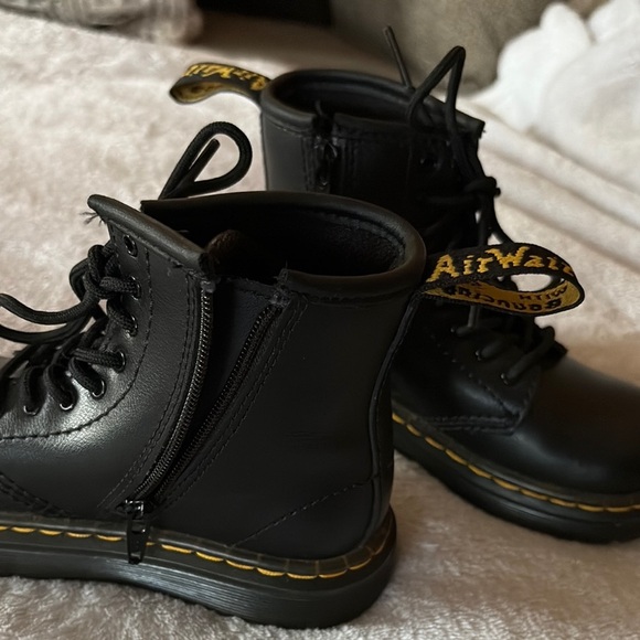 Gently Loved Dr Martens Jr Zavala Combat Leather Boots Unisex - Picture 4 of 11